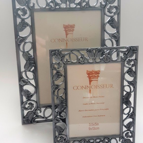 Metal Matching Pair Photo Frames Art Nouveau Style Tulips Ornate NOS Connoisseur - Picture 3 of 10